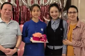 李小璐一家三代同框，68岁张伟欣气质出众仍很美 甜馨身高赶超妈妈图片