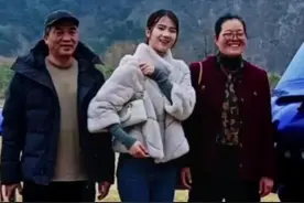 最美飞行员徐枫灿回家过年，陪着父母逛浙江永嘉航空飞行乐园图片