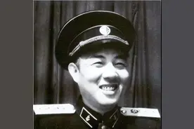 1957年，苏振华离婚后，独自带6个孩子，毛主席：你放心大胆再找图片