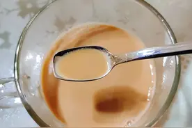 担心奶茶添加剂过量？自制香浓焦糖奶茶！口感醇香丝滑，比外面的好喝图片