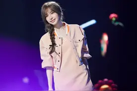 《声生不息·家年华》王心凌魏如萱闺蜜合体 韩红哽咽讲述童年故事图片