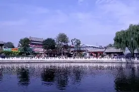 北京什刹海沿岸名人故居图片