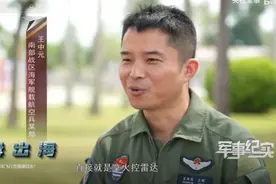 中国海军航空兵2打4驱离美国军机，两大制胜法宝让我们战无不胜图片