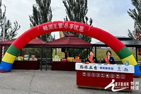 “十一”期间，五台山北高速收费站开启助农新模式图片