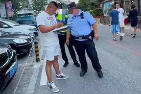 男子在大连被锁车后续：老板慌了，民警被骂，大连文旅：情况复杂图片