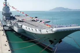 “辽宁舰”航母前身-“瓦良格”号来到中国的艰难历程图片