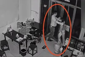 “搂我、摸我！”寿光美女老板娘遭遇“猥亵”，监控视频曝光全程图片