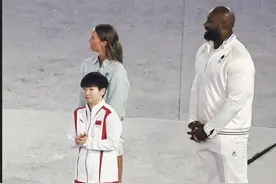 乒坛天后孙颖莎震撼巴黎：亚洲代言人闪耀奥运闭幕式图片