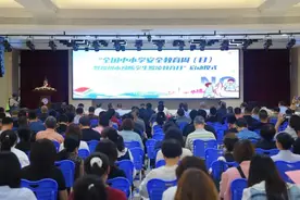 福州一校厕所试装报警器防欺凌：喊“打人了、救命”可触发报警图片