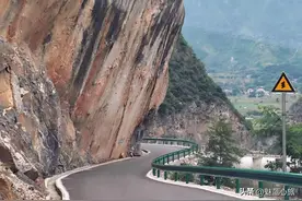 穿行山阳县最美的挂壁公路，感受秦岭山的奇妙与心灵的震撼之旅图片