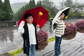 义乌市江东街道社工站丨手工花祭英烈，绿色清明悼哀思图片