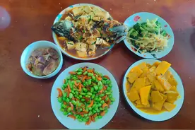 江西女子晒一家五口晚餐，发到朋友圈炸开锅，网友：江西这么穷？图片