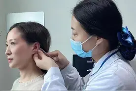 “耳钉”能治病？当下“时尚”，耳穴压豆！图片