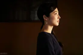 我28岁，被闺蜜老公抱住，我的身体的反应出卖了我。图片