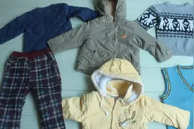经常给孩子穿别人家旧衣服的家长，大多难逃3个宿命，你家中了吗图片