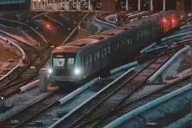 今晚4号线北京南站、14号线东风北桥站延长运营时间，最晚次日0:23发车图片