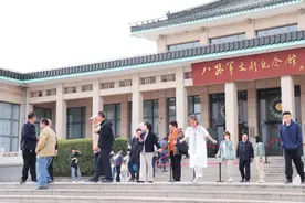 武乡县：清明时节缅英烈 红色旅游正升温图片