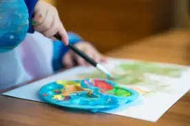 当一位多动症孩子的妈妈决定要转学……图片