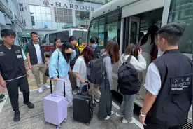 香港北角一酒店成卖淫场所，警方拘捕12名女子，10人来自内地图片