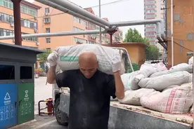 横店朱会飞超过十三哥，他之所以能够成功：能吃苦与充满正能量图片