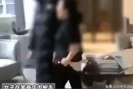 女子商场公开解手引争议，男子拍摄制止遭怒斥，原因让人难以置信图片
