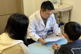 孩子不爱说话，是孤独症吗？图片
