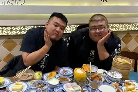 喝酒四巨头：不到两年全没，有的去世当天喝4瓶白酒，最小的才26图片