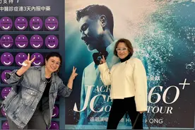 甄妮带36岁女儿返港看张学友演唱会！穿近万元洞洞鞋探街边烧鹅店图片