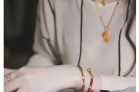 手表和黄金手镯怎么戴才更好？！图片