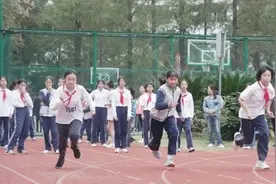 秋高气爽，这群少年像风一样奔跑图片