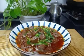 韭菜鸭血一起这样炒，香气浓郁，入味好吃，特别下饭图片