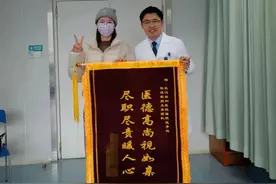 健身爱好者接受全髋关节置换，术后2个月重返健身房图片