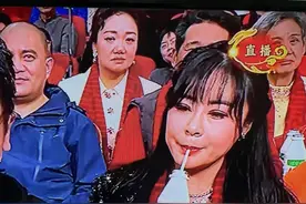 我要道歉！现在才知道原来春晚上的娃哈哈镜头是这个意思图片