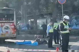 突发！天津发生惨烈车祸：一小学生遭遇“开门杀”，被碾压身亡！图片