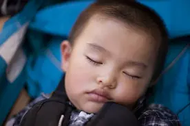 孩子睡觉有这3种“迹象”，暗示可能是个高智商，先恭喜了图片