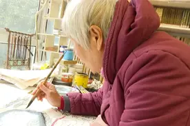 84岁老人4个小时画一条龙，背后竟有这样的故事图片