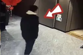 小伙在足浴店跟女技师提无理要求 技师不同意小伙开始耍无赖 最后趁店员不注意直接逃单 律师：男子涉嫌违法！图片