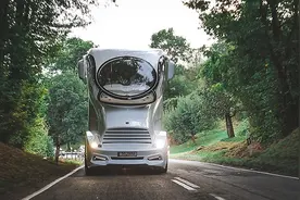 别划走，一起来看个热闹！2024年海外超豪华高端房车前瞻展望图片