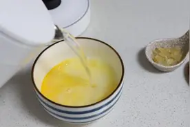 每天一碗“开水冲蛋”能养胃么？可惜！不少人都吃错了图片
