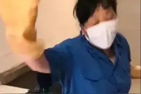 当好兄弟去上厕所时，却被保洁阿姨当成女孩子，究竟能由多社死？图片