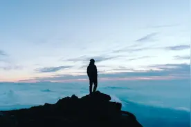 为什么越来越多的普通人，找不到活着的意义？答案很扎心图片