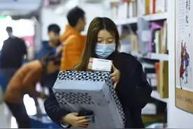 大学“生活费”等级更新：每月1500是啥水平？在校生的回答很现实图片