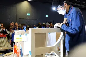 优秀青年绝不通过甘于平庸这扇大门走向未来图片