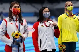 2001年，江西1岁女弃婴被加拿大夫妇收养，20年后女孩夺奥运金牌图片