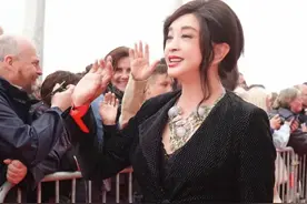 80岁也不离“男宠”，演员刘晓庆私生活混乱，知情人透露更多细节图片