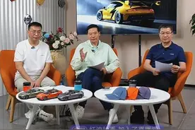 雷军直播突发“事故”，“炸麦”超20分钟，小米高管致歉！网友：还以为雷总要出新音乐了图片