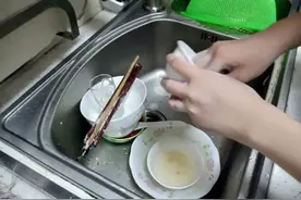 饭后不能立刻洗碗，幸亏医生朋友提醒，真相令人吃惊图片