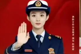 “货车爆胎变‘火龙’，三位大哥灭火器大战，网友：太燃了！”图片