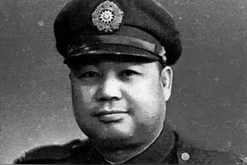 抗战时期成立的中央军概述，以及首任军长情况。图片
