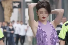 害不害臊？成都太古里街头网红当众擦边，真是饱了眼福长了见识！图片